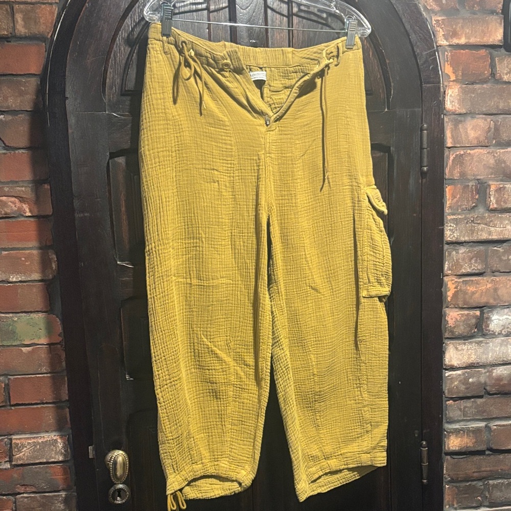 Urban Outfitters cute crop Mustard Yellow Cargo Pants